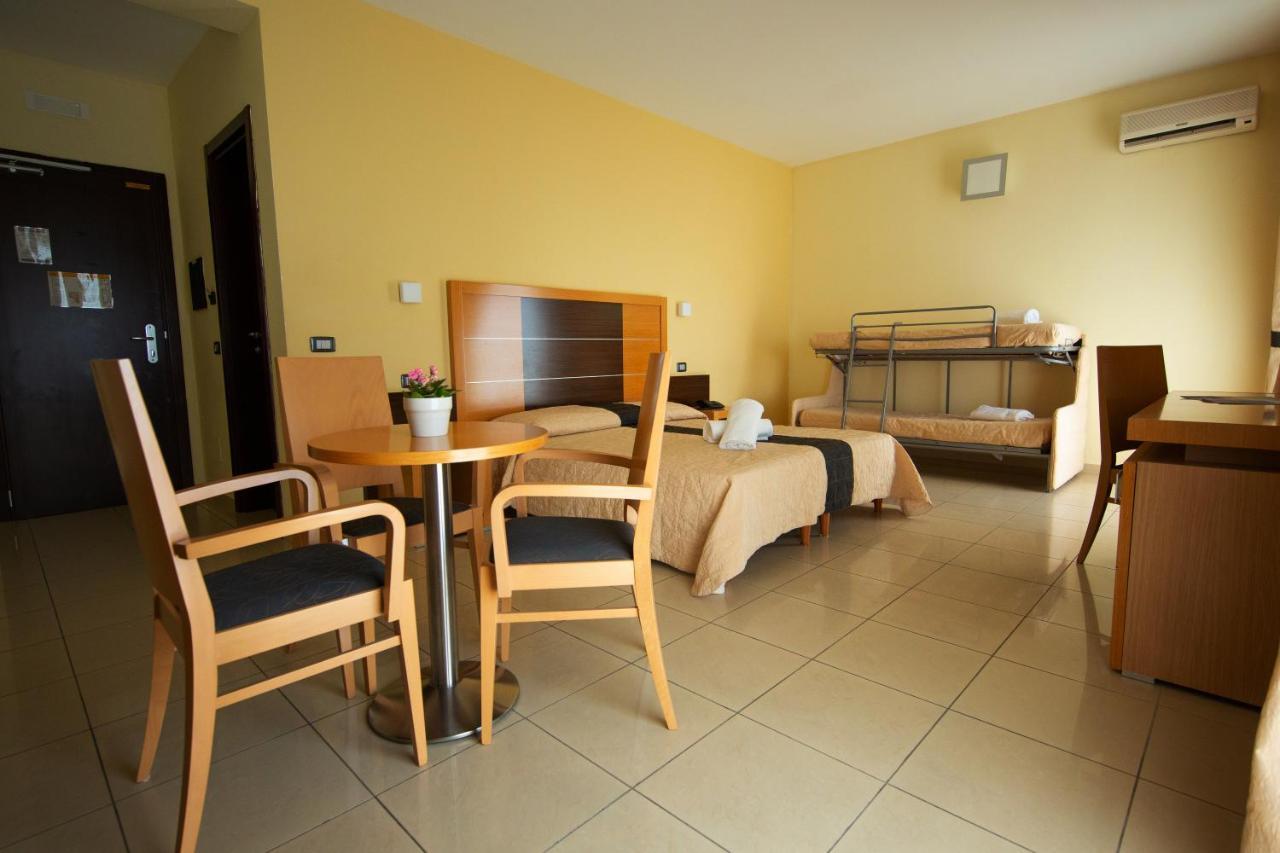 Ticho'S Greenblu Hotel Castellaneta Marina Ngoại thất bức ảnh